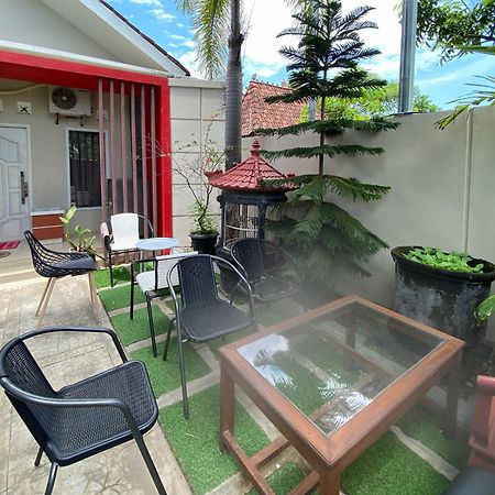 Reddoorz Near Pantai Idola Banyutowo Hotel D'Llala Pati Eksteriør bilde