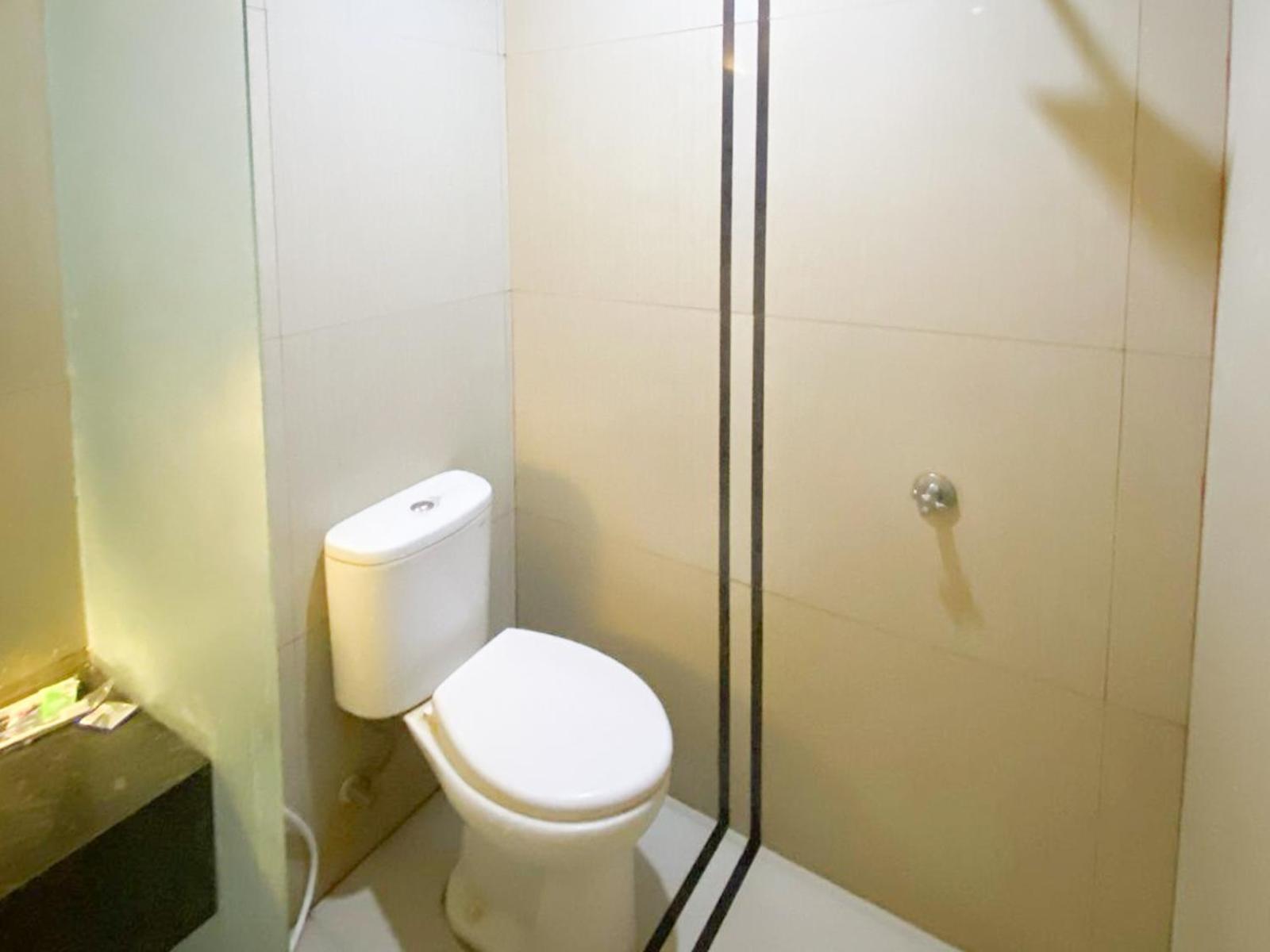 Reddoorz Near Pantai Idola Banyutowo Hotel D'Llala Pati Eksteriør bilde