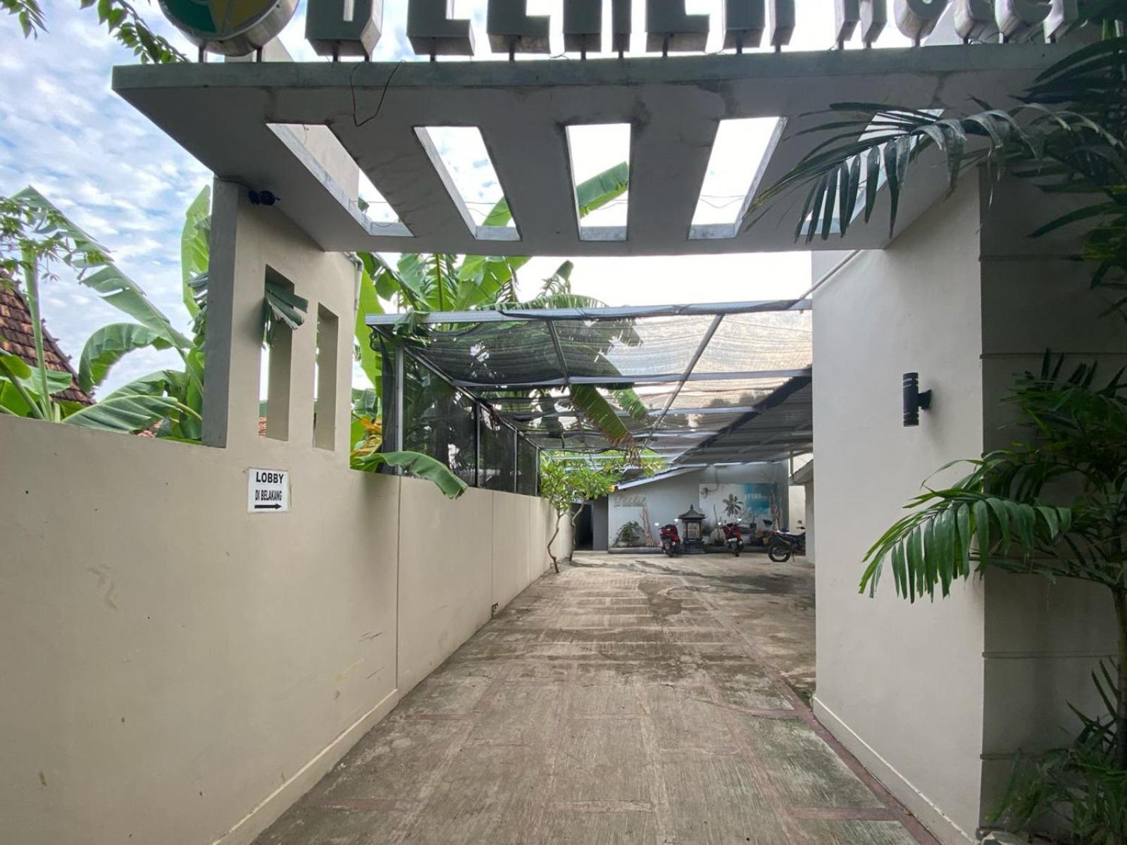 Reddoorz Near Pantai Idola Banyutowo Hotel D'Llala Pati Eksteriør bilde